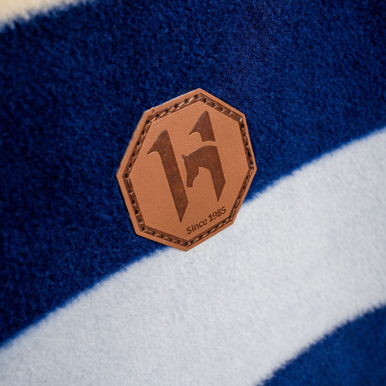 Horseware Ireland Newmarket Fleece Blanket #colour_whitney-navy