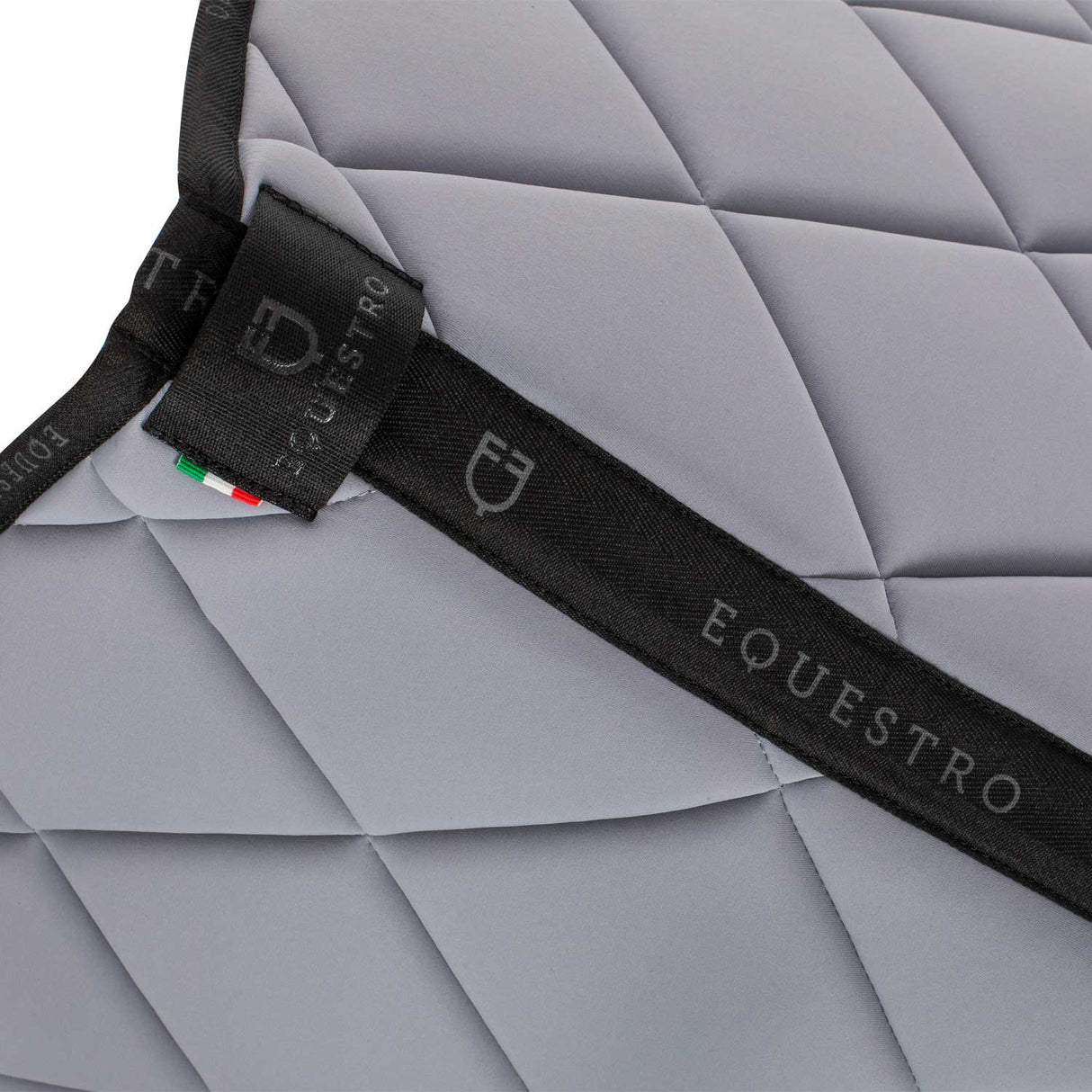 Jumping saddle pad breathable technical fabric
