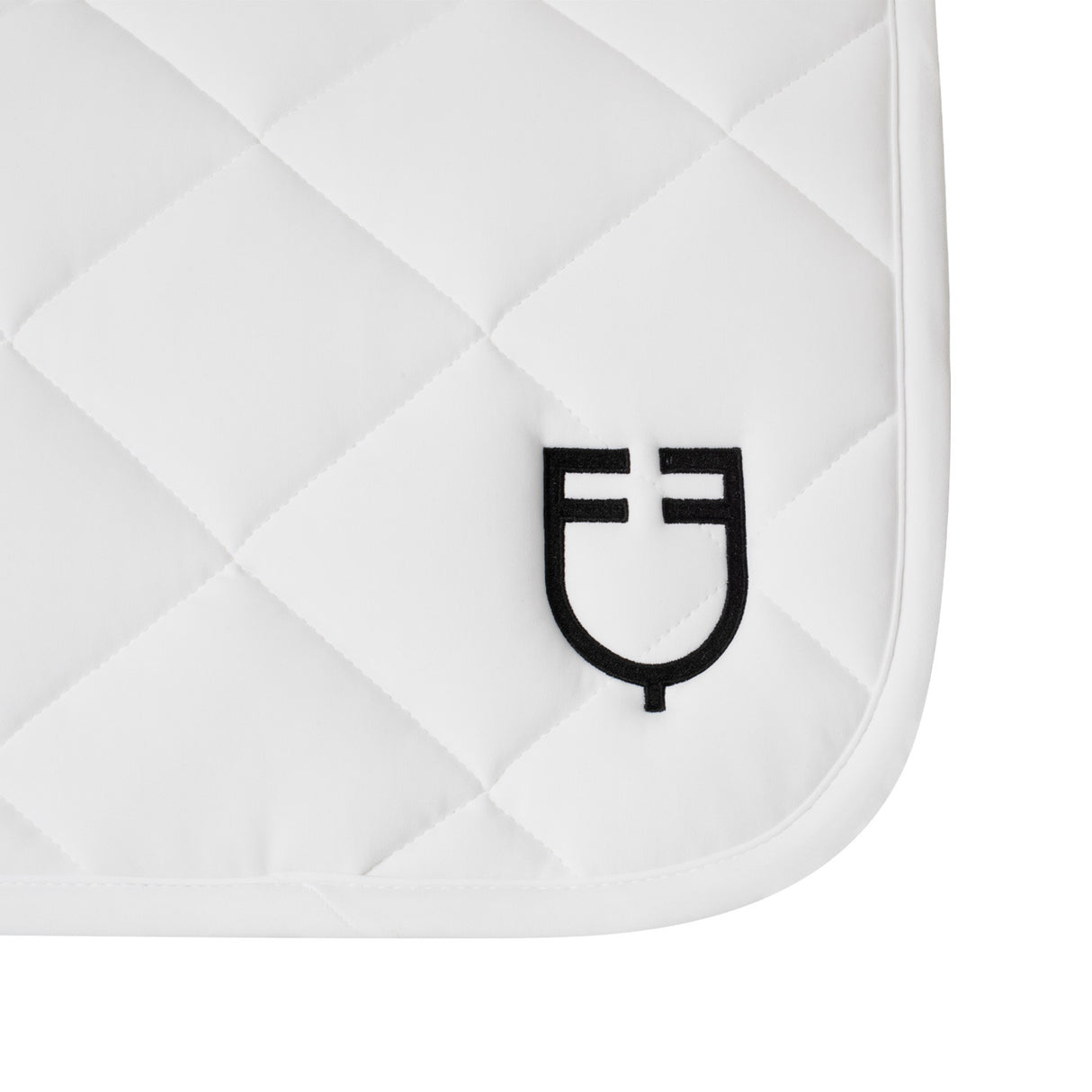 Dressage saddle pad with diamond quilting
