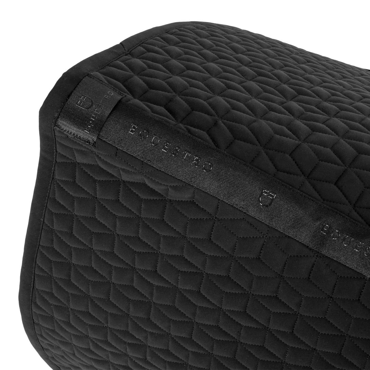 Dressage saddle pad with cube quilting