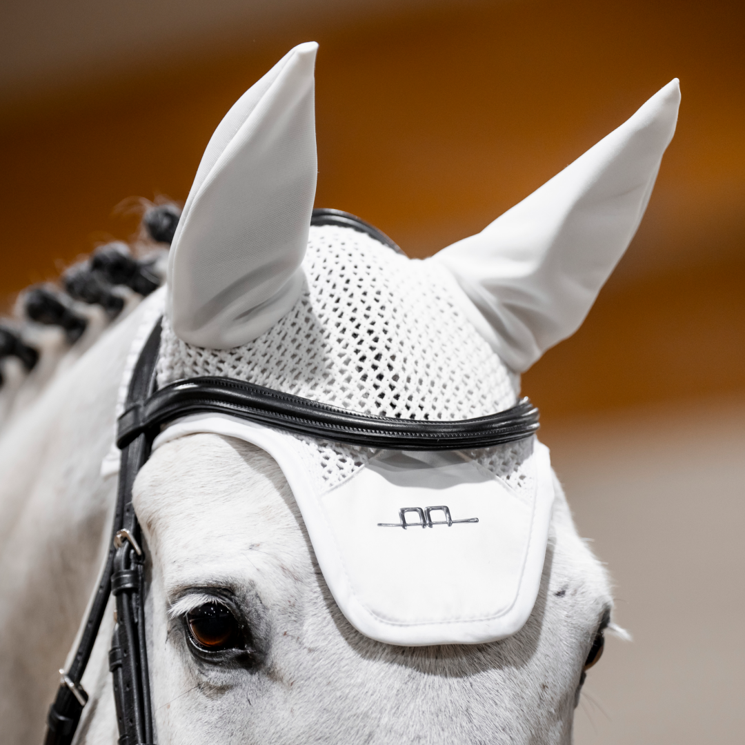 Horseware Ireland Alessandro Albanese Earnet #colour_white