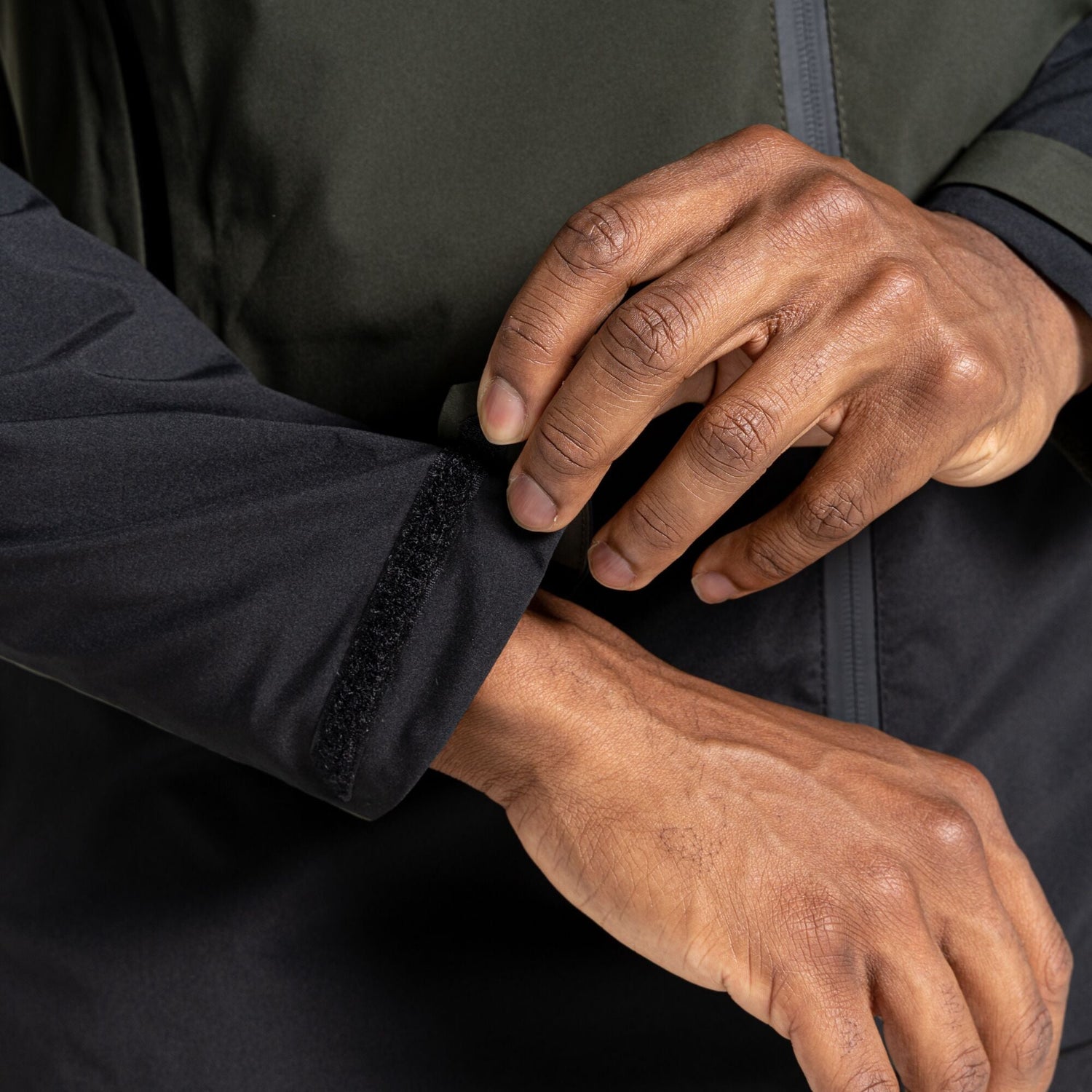 #colour_dark-green-black